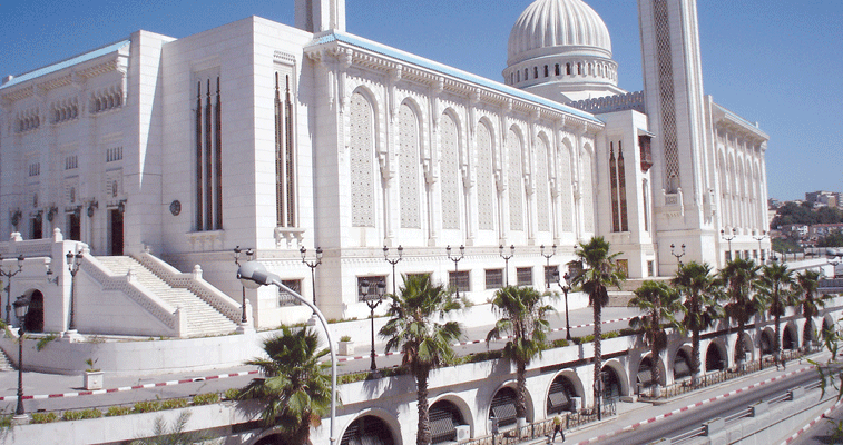 بعد تسجيل أكثـر من ألفي طالب جديد:  تمديــد الدراسة بالجامعــة  الاسلاميــة  إلى السادســة  و النصف مســاء