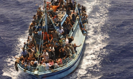 غرق قارب يحمل 700 مهاجر غير شرعي قبالة سواحل ليبيا  