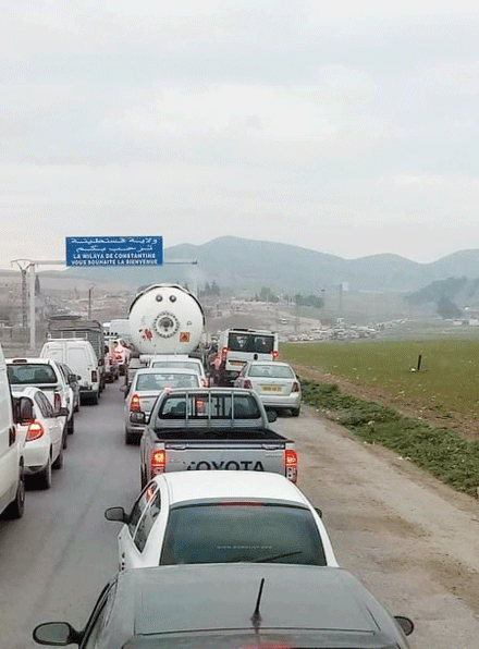 بسبب نشاط الباعة بقرية ترياس بأولاد رحمون: اختناق مروري مزمن عبر المدخل الجنوبي للولاية 