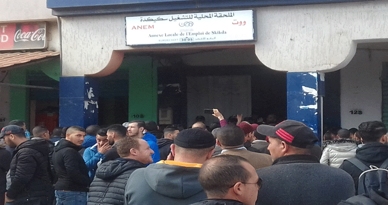 سكيكدة: إشاعة  على «فايسبوك» تجمع البطالين أمام وكالة التشغيل 