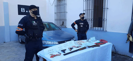 عثـر عليها بحوزة 3 أشخاص: حجزُ 3 أسلحة نارية و مبلغ مالي بعنابة