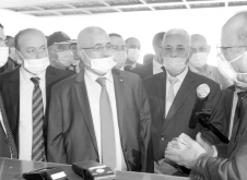 أمر بتسليم المشاريع الفندقية في آجالها: وزير السياحة يدعو إلى المشاركة القوية  في الاستفتاء 