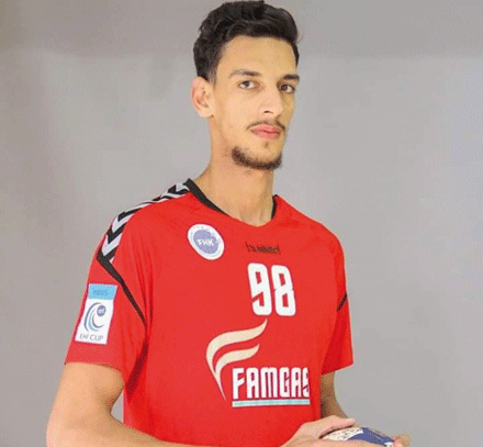 لاعب منتخب كرة اليد مختار كوري للنصر: كورونا ضربنا مرَّتين وآلان بورت مُجتهد سيجد الحلول