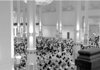إقامة الصلاة مع احترام إجراءات الوقاية: توافد كبير للمصلين لأداء أول صلاة جمعة بجامع الجزائر