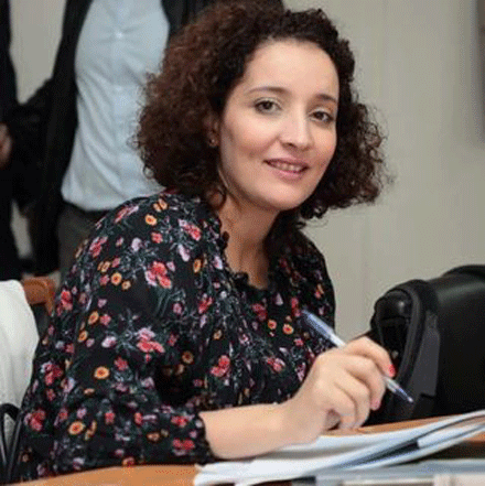 أن تتكلّم لغة أجنبيّة في جامعة جزائرية