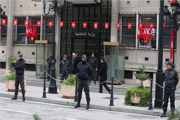 الداخلية التونسية: ضبط شخص أثناء محاولته الهجوم على مقر أمني بالعاصمة	