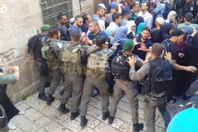 قوات الاحتلال تقمع المتظاهرين الفلسطينيين وتمنعهم من الوصول  لأراضيهم	