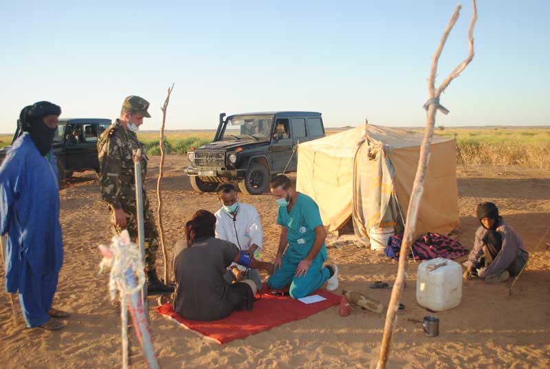 وزارة الدفاع: تواصل الحملة الصحية للتكفل بسكان المناطق النائية بولاية إليزي