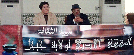 الروائي عبد العزيز غرمول بالمقهى الأدبي في جيجل