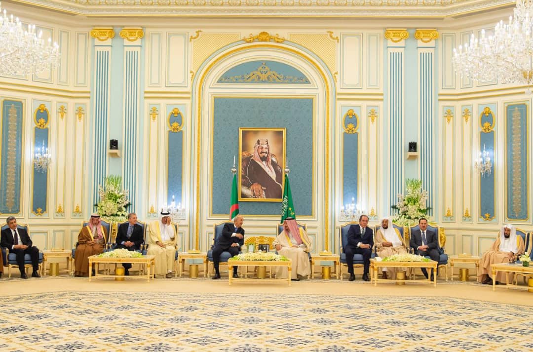 الرئيس تبون يتحادث بالرياض مع خادم الحرمين الشريفين