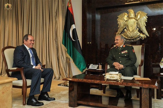صبري بوقدوم يلتقي اللواء المتقاعد خليفة حفتر