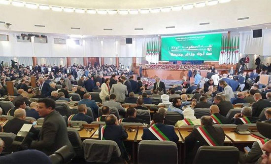 رئيس الجمهورية يشرف على انطلاق أشغال اجتماع الحكومة بالولاة