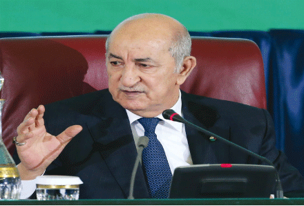 الرئيس يشيد بالحراك الذي رفض مغامرة كادت تؤدي إلى انهيار الدولة: لا حــواجـــز في تعديــل الدستـــور ســوى مـــا يمــــس الوحـــدة والهوية الوطنيتين