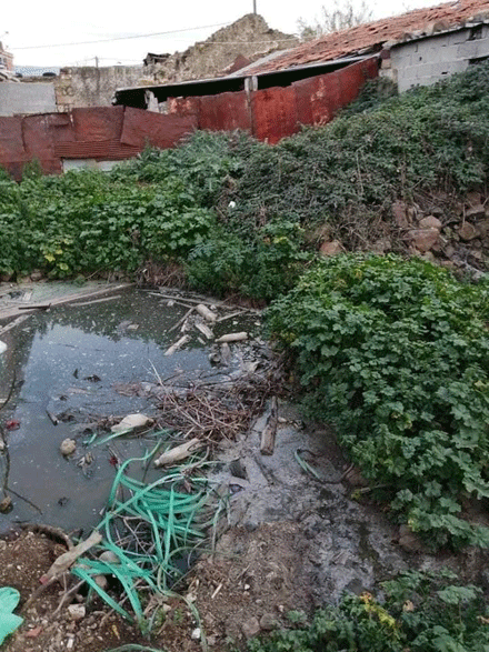 بسبب غياب شبكات الصرف الصحي: مياه قذرة تتدفق في العراء بقرية خنابة بابن باديس