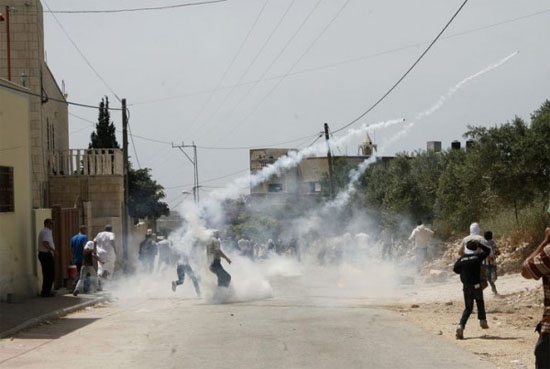إصابة فلسطينيين اثنين برصاص الاحتلال الاسرائيلي خلال مسيرة مناهضة للاستيطان بكفر قدوم