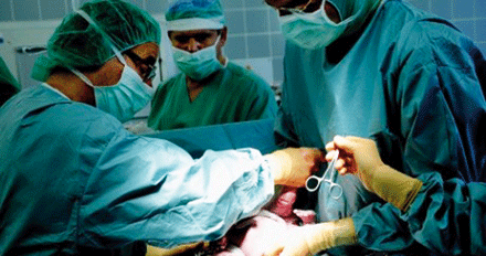 الاتفاقية الثنائية بين القطاعين العام والخاص تدخل حيز التنفيذ: توليد النساء المؤمنات اجتماعيا مجانا في العيادات الخاصة