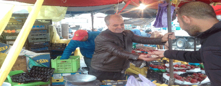 تذبذب في وفرة الخضر والفواكه بسوق الحروش