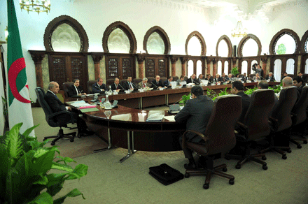 ستمكن الدولة من تجاوز أثار  كورونا وتقلبات سوق النفط: تدابير تبون توفر لخزينة الدولة حوالي 40 مليار دولار