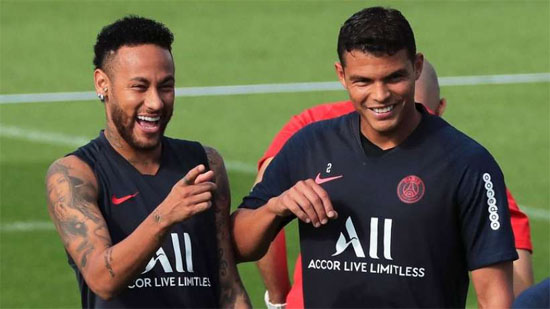 كرة القدم: البرازيليان نيمار وتياغو سيلفا يغادران باريس بسبب فيروس كورونا