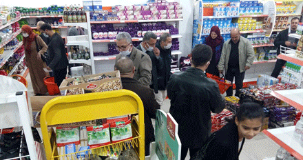 استهدفت أماكن تشهد اكتظاظا: توزيـــع 700 كمّامـــة بالتجمعـــات السكانيــــة في علي منجلـــــي
