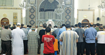الاتحاد العالمي لعلماء المسلمين يدعو إلى أداء التراويح في البيوت