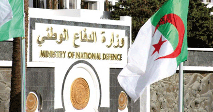 استنكرت الإشاعات المروجة وأعلنت عن متابعة أصحابها: وزارة الدفاع تنفي تنحية وتوقيف قيادات و إطارات عليا بالجيش