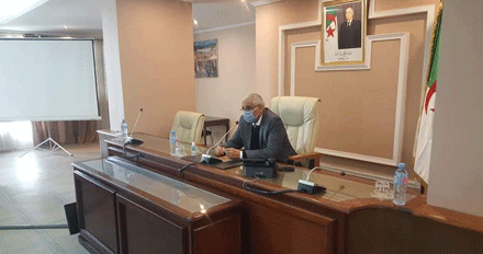 والي قسنطينة اجتمع بهم لدراسة تبعات كورونا: نقابيـون وأربـاب عمـل يدعـون للحفــاظ على المناصب بالمؤسسات الاقتصادية