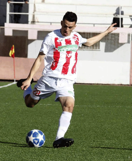 لاعب جمعية الخروب شعيب زلامي للنصر: الإصابات حرمتني من التألق وأريد محو ذكريات السقوط 