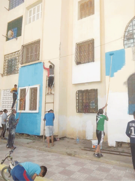 بلدية عين عبيد: شباب يتطوّعون لتنظيف وطلاء الأحياء