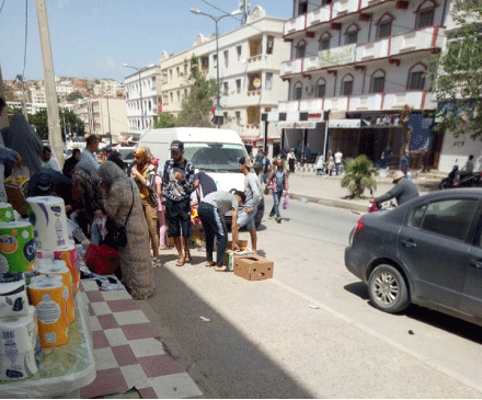 إنزال بسوق بوزعرورة في البوني بعنابة: تجــــار ملابس ينشطون خفيـــة و آخــرون يعرضـــــون سلعهـــم علـــى الأرصفـــــة