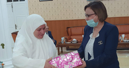 وفرت 100 ألف كمامة و 15 ألف لباس واقي بالمجان: كريكو تكرم عائلة سخرت ورشتها لتوفير وسائل الحماية بالبرج