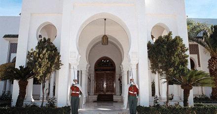 الرئاسة تفرج عن مسودة تعديل الدستور وتوزعها على الشركاء المعنيين: استحـداث منصـب نائـب الرئيـس و دستــرة الحــراك