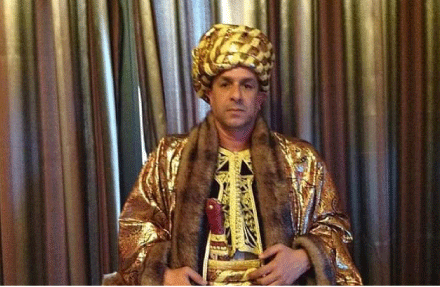 الممثل المسرحي و التلفزيوني أحمد حمامص للنصر