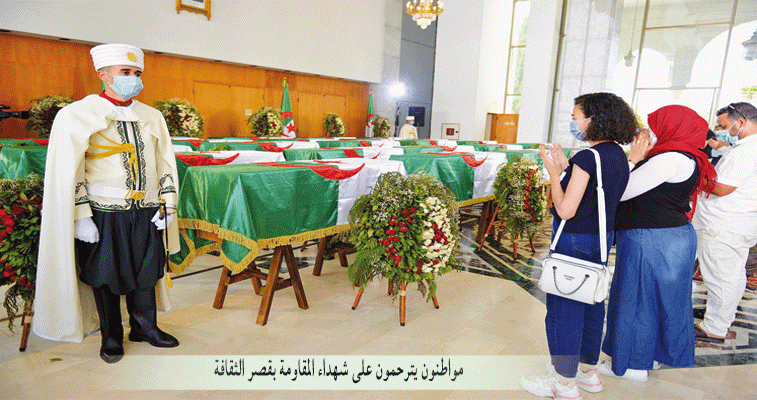 في جو مهيب بقصر الثقافة  مفدي زكريا: الجـزائريون يلقـون نظـرة الـوداع على رفـات أبطـال المقـاومـة الشعـبية 
