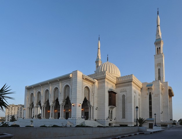الوقاية من كوفيد-19: الوزير الأول يحدد نظام تنفيذ قرار الفتح التدريجي  والمراقب للمساجد