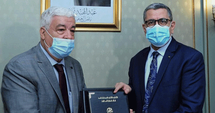 جراد يتسلم نسخة من التقرير السنوي لوضعية حقوق الإنسان في الجزائر