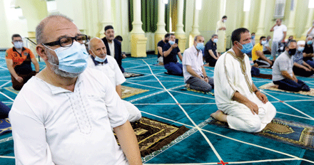 بلمهدي يدعو إلى التجند لحماية الأمن الصحي والقومي للبلد:  الجزائريـــون يعـــودون إلى الصلاة بالمساجـــد