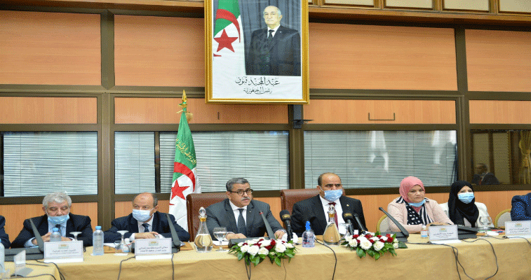 جراد خلال عرضه  مشروع التعديل الدستوري على اللجنة المختصة بالغرفة السفلى: الدسـتــــور المعــد يشكّـــل قطيعــة تامـــة  مع ممارســــات الماضــي