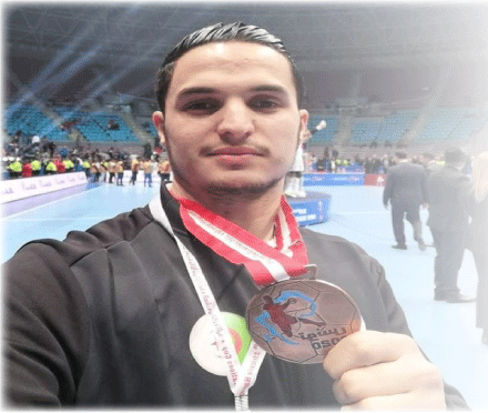 لاعب منتخب كرة اليد عبد النور حموش للنصر