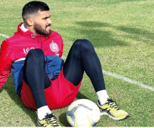لاعب النادي الإفريقي حسين بن عيادة للنصر: لن أعود إلى الجزائر سوى لشباب قسنطينة! 