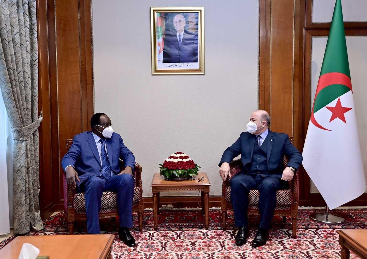 الوزير الأول يستقبل وزير الداخلية واللامركزية لجمهورية النيجر