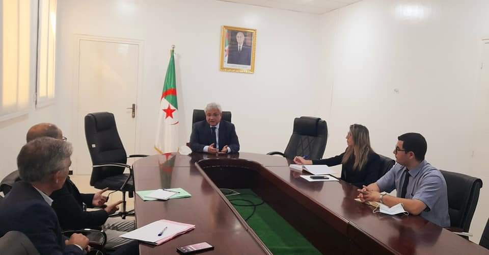 بن باحمد يستقبل وفدا من العمادة الوطنية للصيادلة 