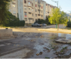 أدت لانتشار روائح كريهة و شوّهت منظر الحي: تسربـات مائيــة تغـرق طرقـــــات بومـــــرزوق 