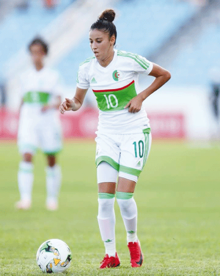 لاعبة المنتخب الوطني إيمان مروش للنصر 