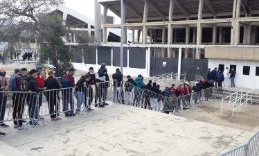 فتح 7 أكشاك للعملية وسط تدابير وقائية: إقبال كبير على اقتناء تذاكر مباراة بوركينافاسو