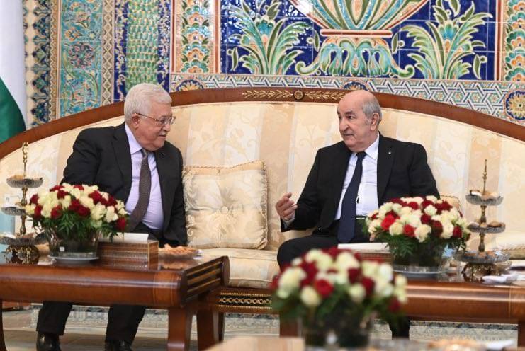 رئيس دولة فلسطين يحل بالجزائر في إطار زيارة دولة