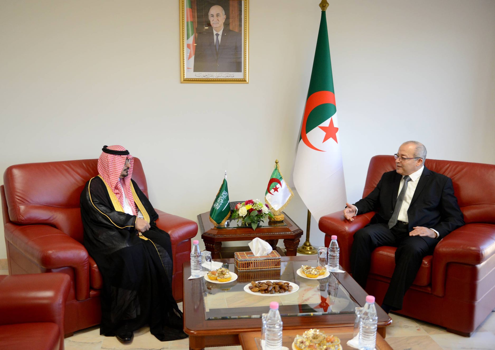 بوسليماني والسفير السعودي يبحثان سبل تعزيز العلاقات الثنائية خاصة في  مجال الاعلام والاتصال 