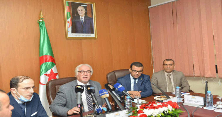 طالب بالتنسيق بين كل الهيئات: صنهاجــي يقتـرح معالجـــة مرضــى كـورونـــــا خــارج المستشفيـــات