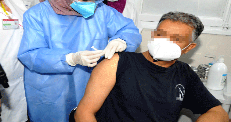 العملية تجري بالتنسيق مع وزارة الصحة:  إطـلاق حملـة وطنـية لتلقيـح حــوالي 700 ألـف موظــف بقطــاع التربــية