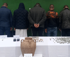 بعد توقيف 5 أفراد من شبكة للتنقيب بالزيتونة:    حجز 775 قطعة نقدية أثرية بسكيكدة